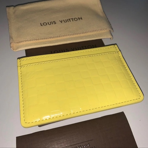 Runway Limited Edition Cardholder - Picture 8 of 10